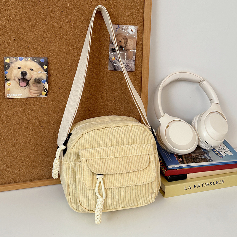 New corduroy designer fashionable shoulder bag for women, Ins style casual crossbody bag for students, small square bag, cute cloth bag
