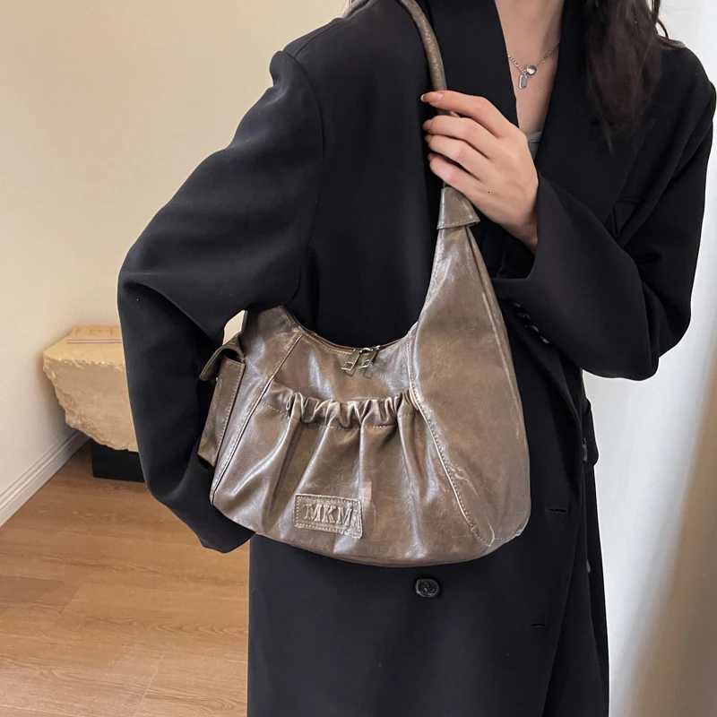 Distressed Vintage Shoulder Bags For Women Pleated Design Large Capacity Retro Hobo Bag 2024 Winter New Designer Handbags Luxury Z251018