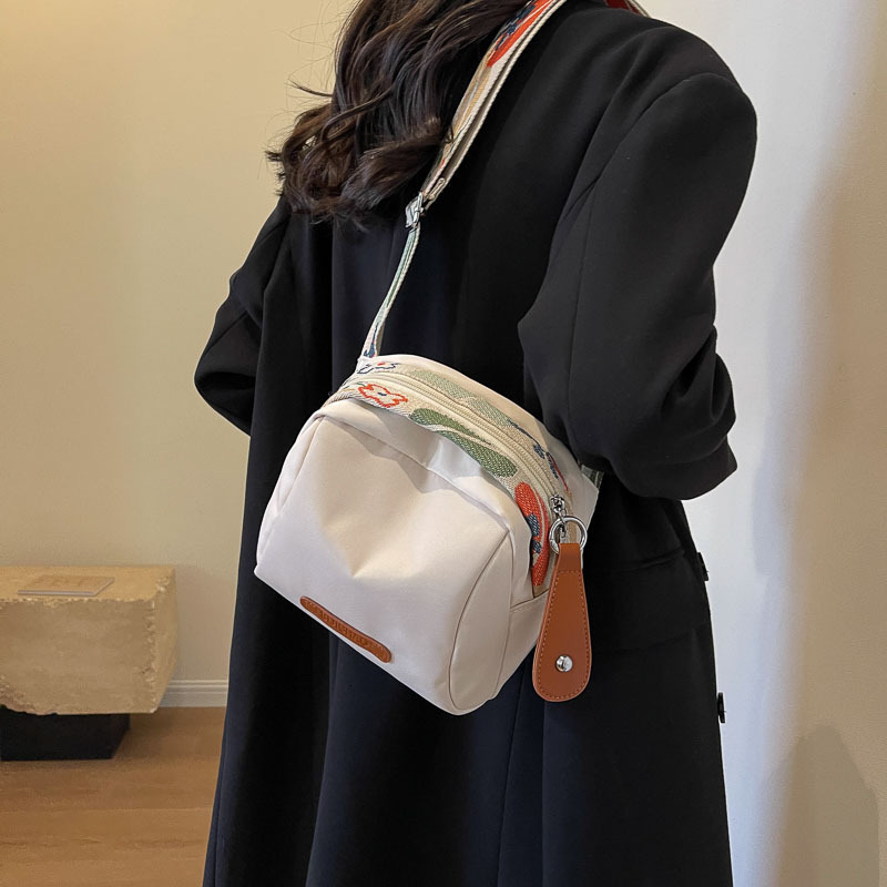 Luxury Brand Designer Bag New Canvas Shoulder Bag For Women, Large Capacity Crossbody Bag, Versatile Oxford Cloth Shell Bag With Copyright