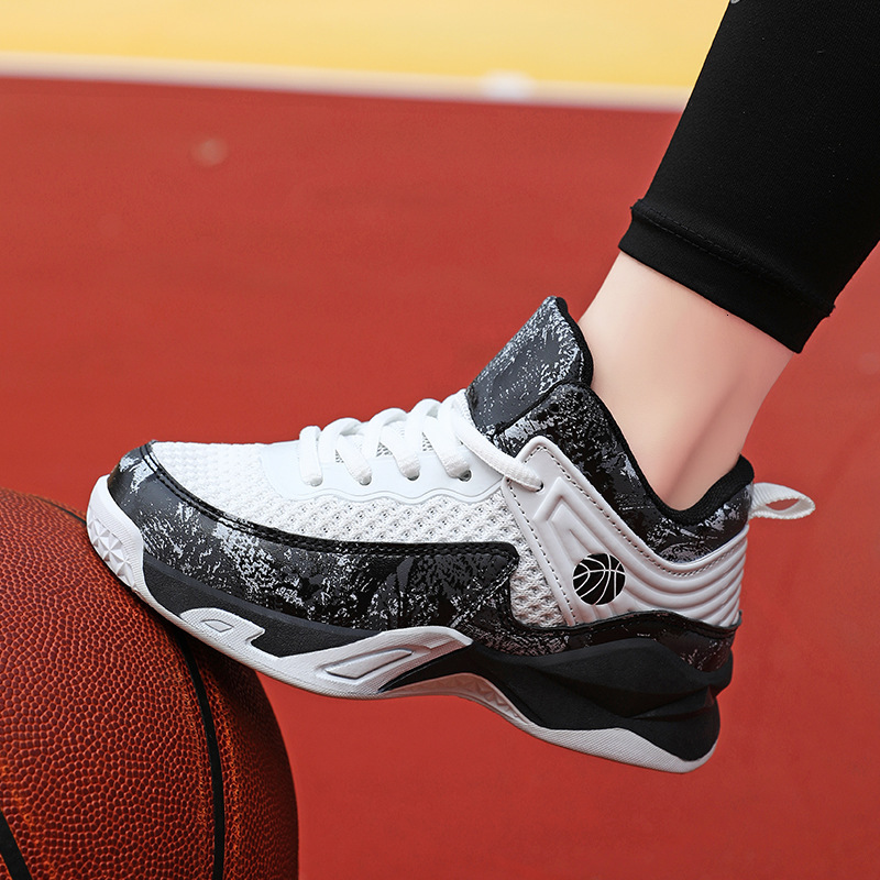 New Boys' Basketball Shoes Mesh Breathable Mid Top Trendy Sports Shoes Outdoor Fashion Designer Children's Running Shoes