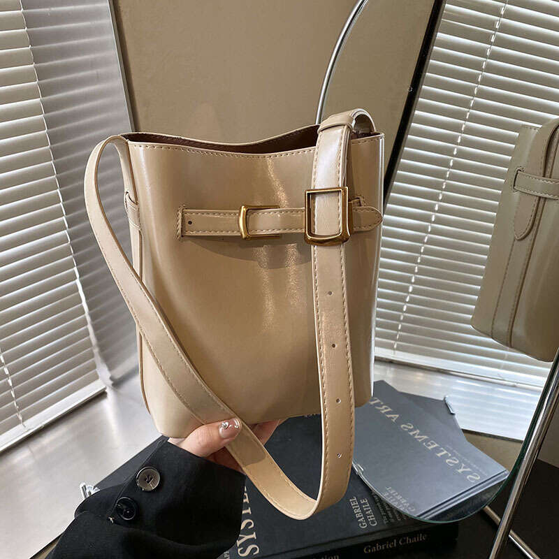 Designer Bags High-Quality Texture Small for Women 2025 Spring New Versatile Crossbody Fashionable Super Popular Single Shoulder Bucket Bag