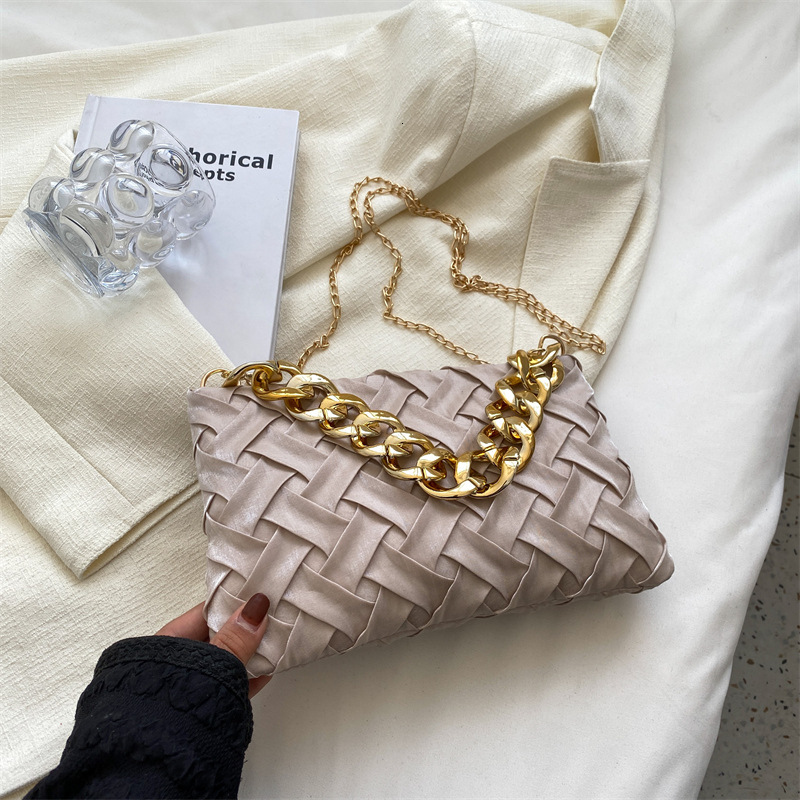 Luxury Brand Designer Bag 2022 New Simple Chain Shoulder Bag Solid Color Fashion Pleated Bubble Casual Texture Crossbody Small Square Bag