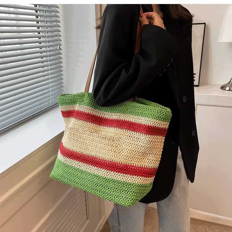 Fashionable Street Trend Woven Contrasting Stripes Beach Resort Style Straw Tote Large Capacity Womens Bag Z251018
