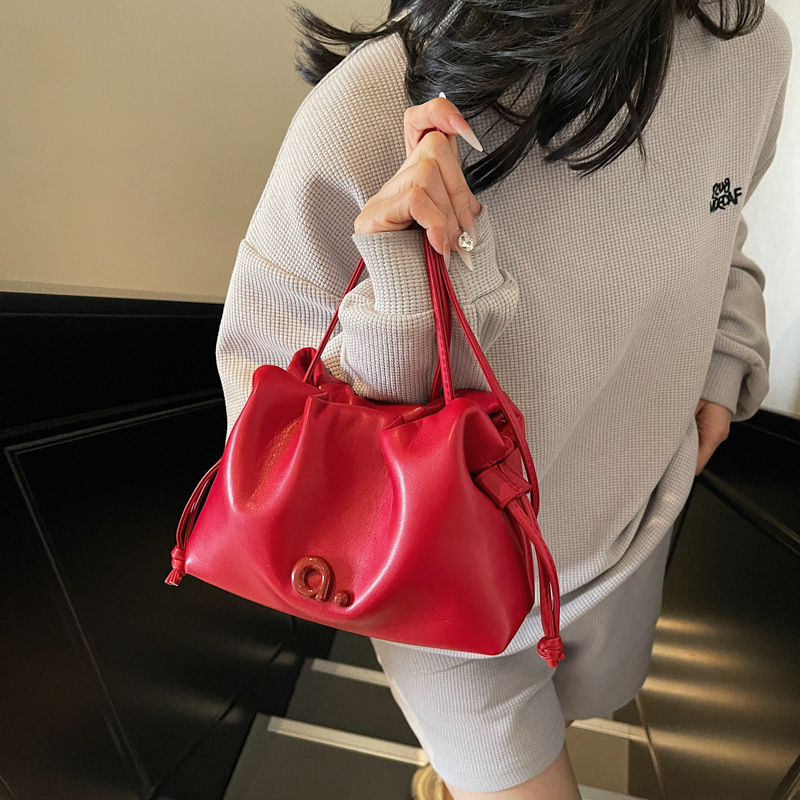 Free shipping designer Fashion Bags Fashionable minimalist single shoulder crossbody bag lightweight large capacity high quality Elegant