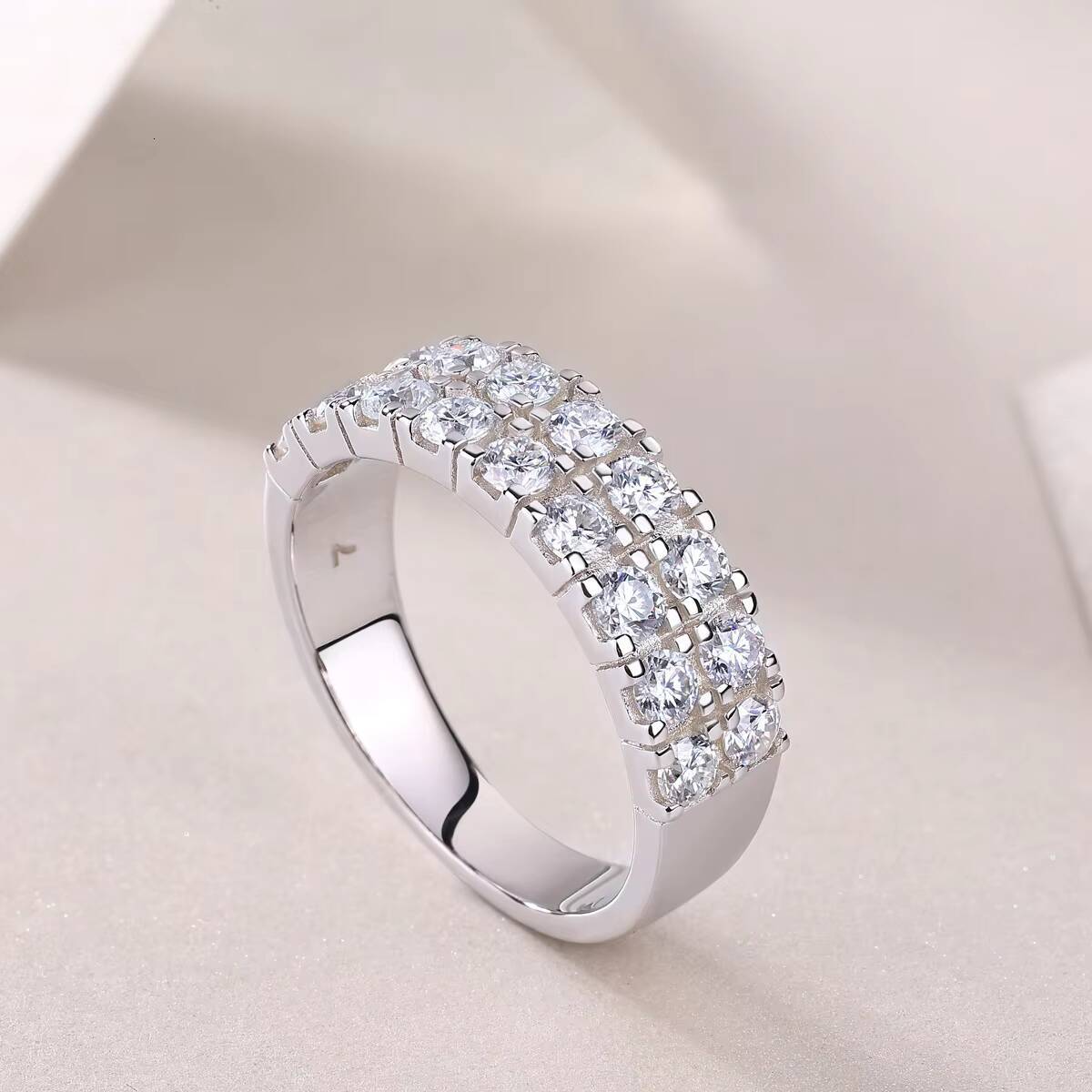 Factory Wholesale Moissanite Wedding Band 108Carat Round Shape Start Moissanite Ring Antique New Design for Wedding Band