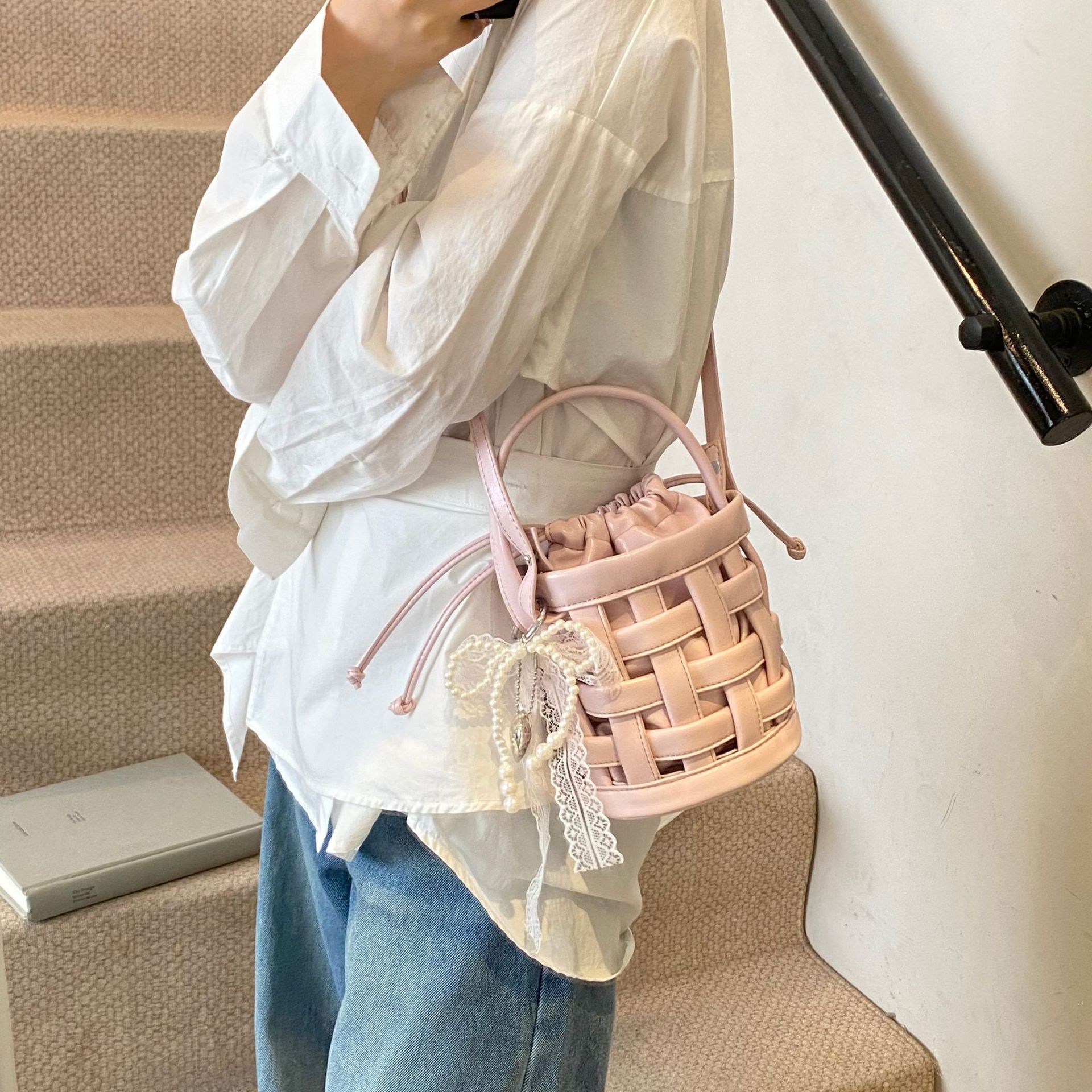 Luxury Brand Designer Bag Niche Woven Handbag For Women 2025 New Fashion Simple Versatile Crossbody Bag Summer Handbag Bucket Bag