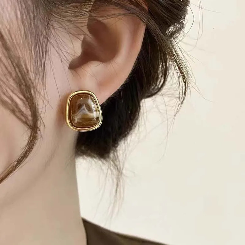 Vintage Coffee Color Square Resin Stud Earrings For Women Girls Fashion Metal Irregular Geometric Earrings Jewelry 2025 Trendy 251013