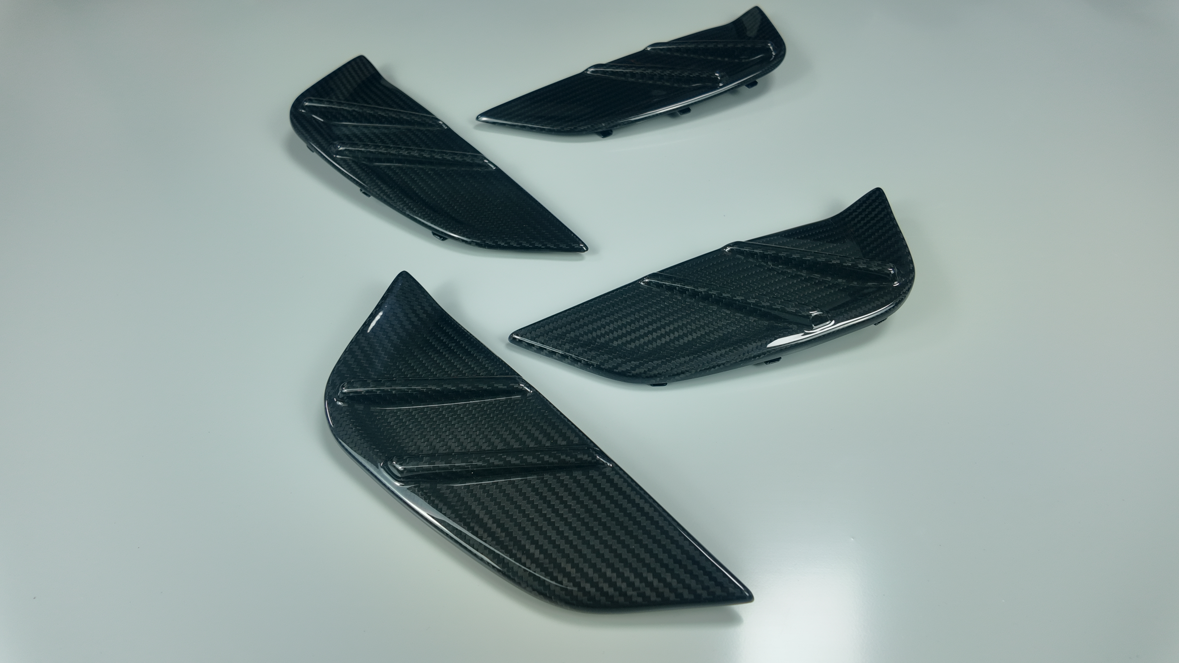 Dry Carbon Fiber Front Side Fender Fin Splitters For BMW M3 G80 M4 G82 G83 MP Style Car Fog Lamp Air Vent Cover Trim Leaf Plate
