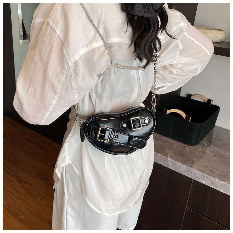 Exquisite Mini for Women 2025 New Summer Designer Bags Versatile Chain Crossbody Unique Niche Heart-shaped Lipstick Bag