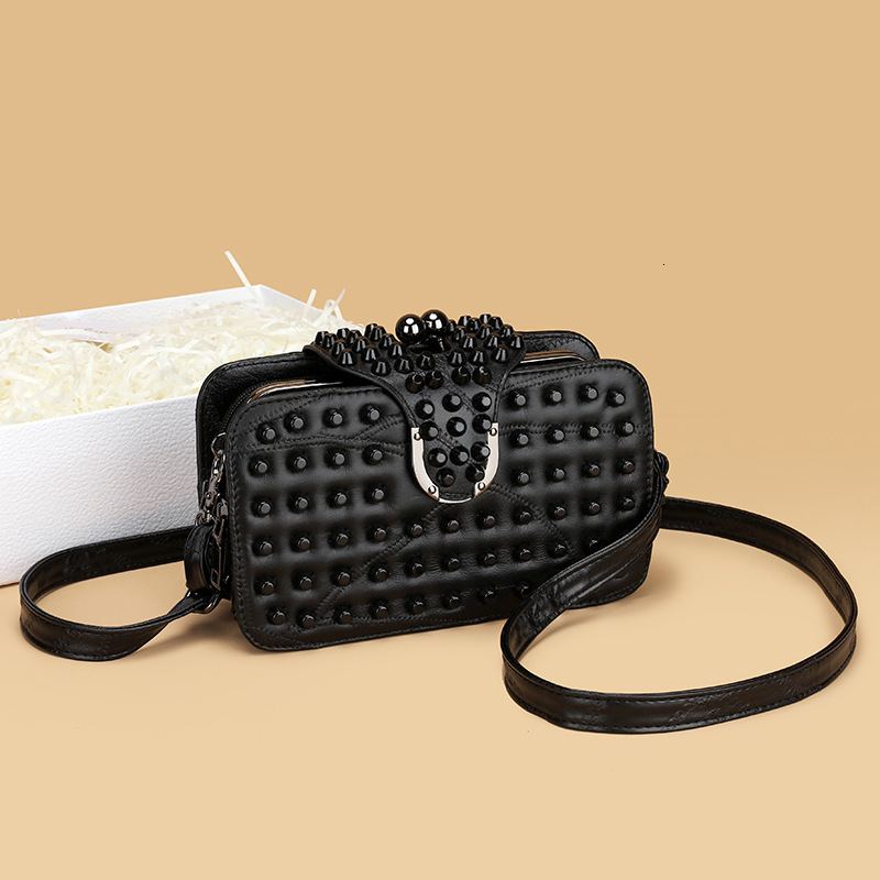 Luxury Brand Designer Bag Fashion Bag Textured Sheepskin Women's Bag 2025 Fashion Versatile Clip Bag Korean Style Trendy Rivet Single Shoulder Ba