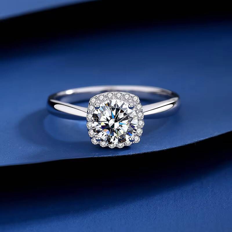 S925 Sterling Silver 1ct Moissanite Engagement Proposal Female Diamond Ring Fourclaw Sugar Cube Ring Wholesale