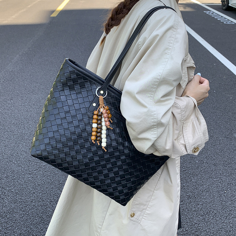 Luxury Brand Designer Bag Large Capacity New Tote Bag Simple Casual New Woven Pattern Single Shoulder Underarm Bag New Casual Solid Color Handbag