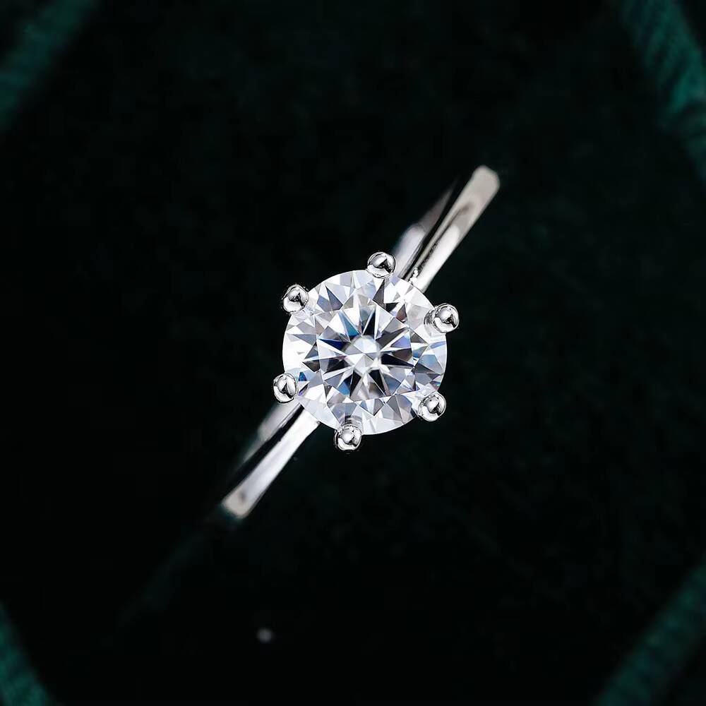 Wholesale Jewelry 051ct2ct3ct Classic Six Claws Wedding Engagement 925 Sterling Silver Diamond Moissanite Ring for Women