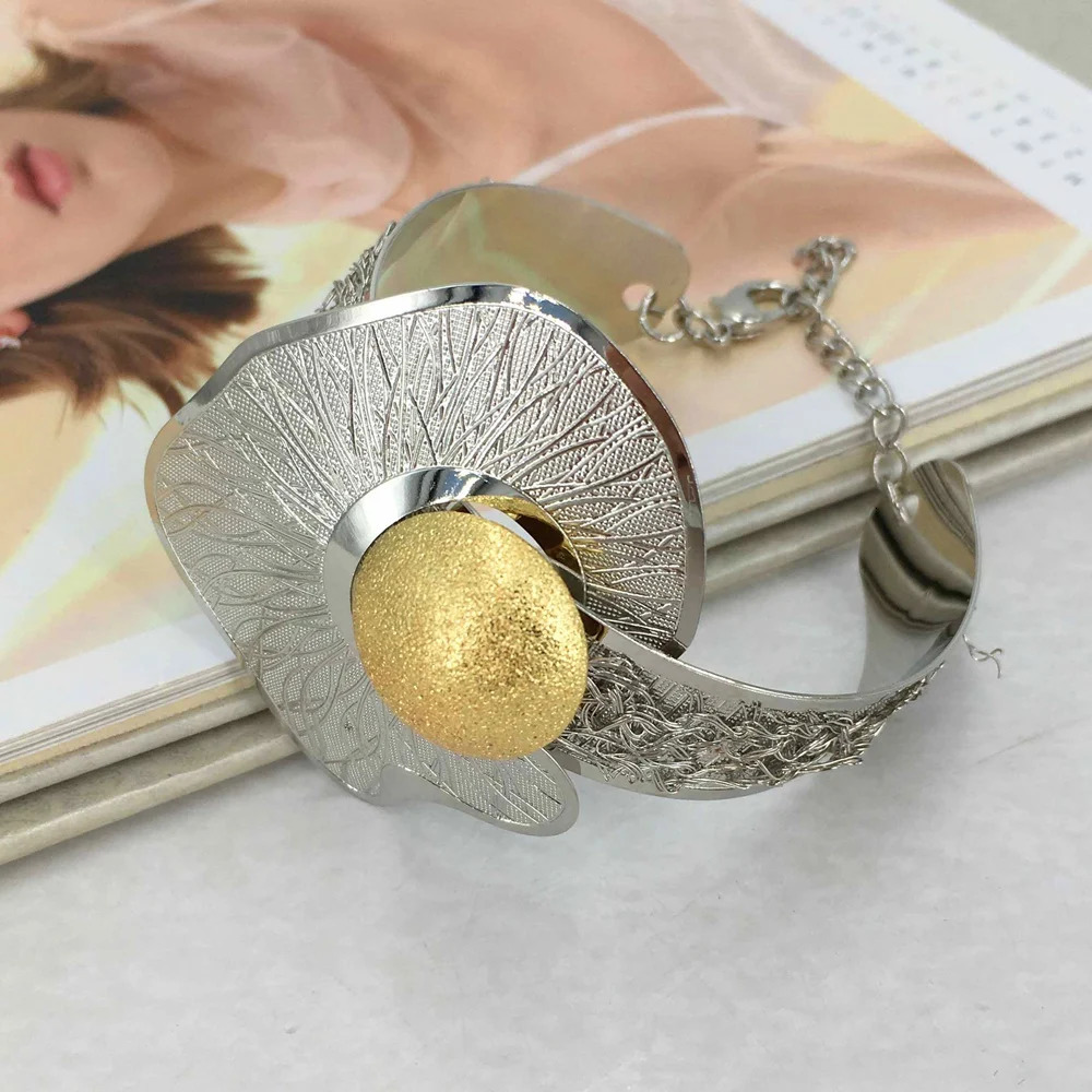 Fashion Dubai GoldPlated Jewelry Set Simple Style African Necklace All Copper Material Hollow Surround Jewelry FHK15529 251016