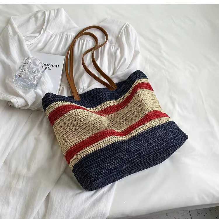 Fashionable Street Trend Woven Contrasting Stripes Beach Resort Style Straw Tote Large Capacity Womens Bag Z251018