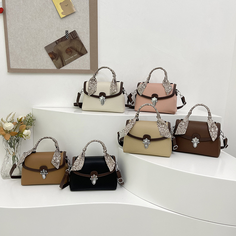 Free shipping designer Fashion Bags New Silk Scarf Handbag Single Shoulder Crossbody Bag Light Luxury Texture Small Square Bag Classic