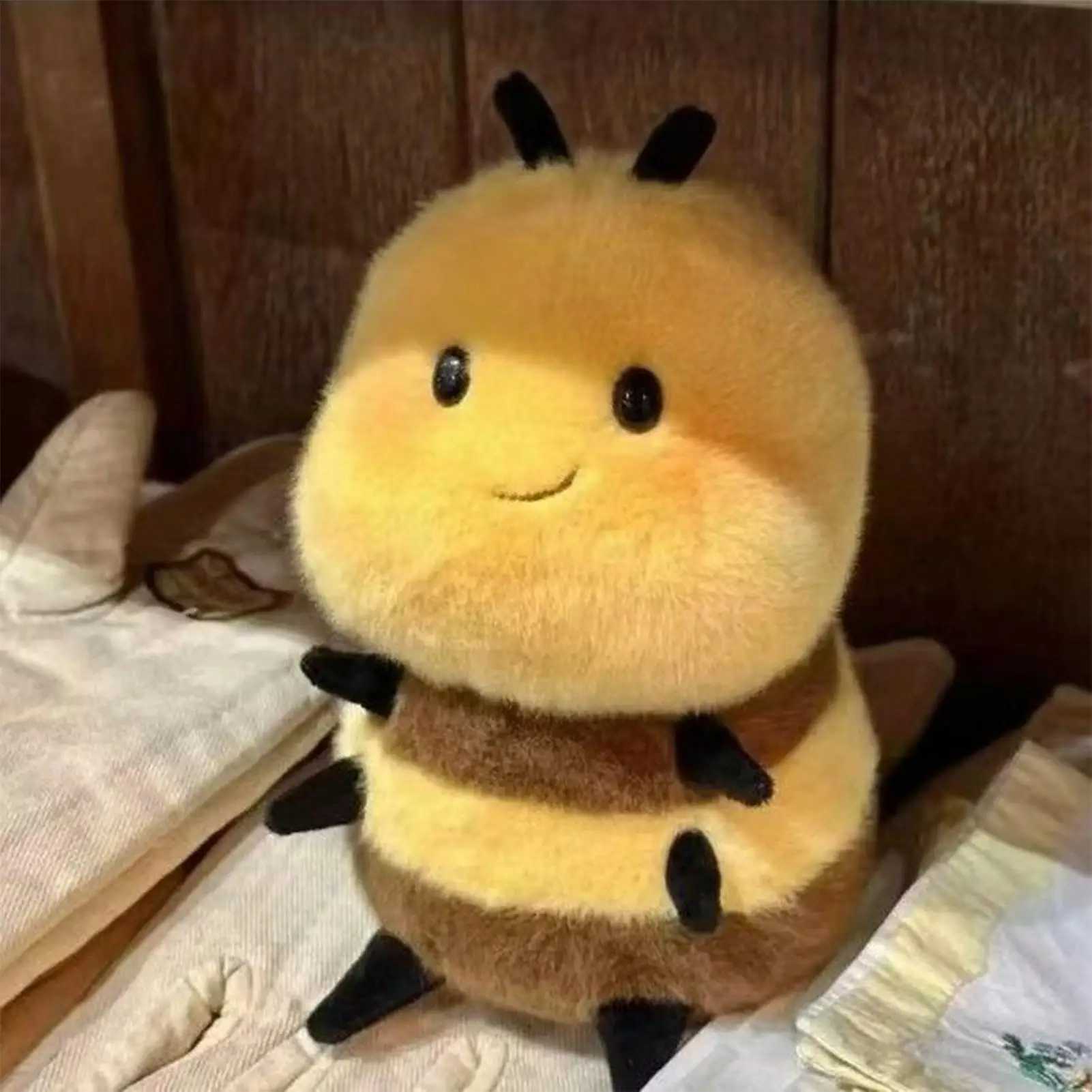 20CM 1PC Chubby Smiling Bee Plush Doll Realistic Collectible Figure Children Bedroom Nursery Sofa Car Baby Shower Birthday Gift J251020