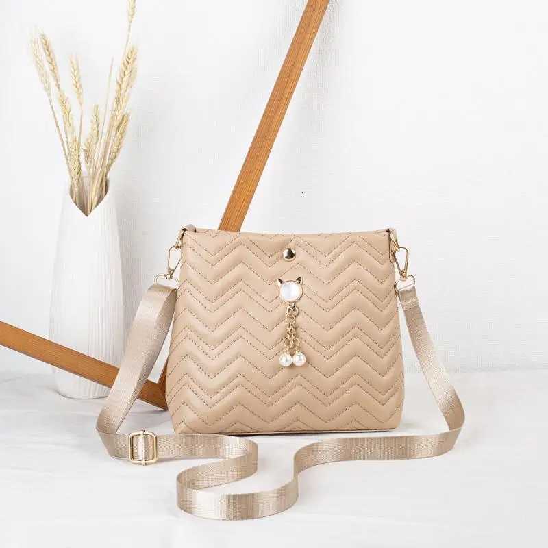 Classy Wavy Stripe Quilted Womens Shoulder Bag Crossbody Bag Versatile Bucket Bags Fashionable Gifts for LadiesT251020