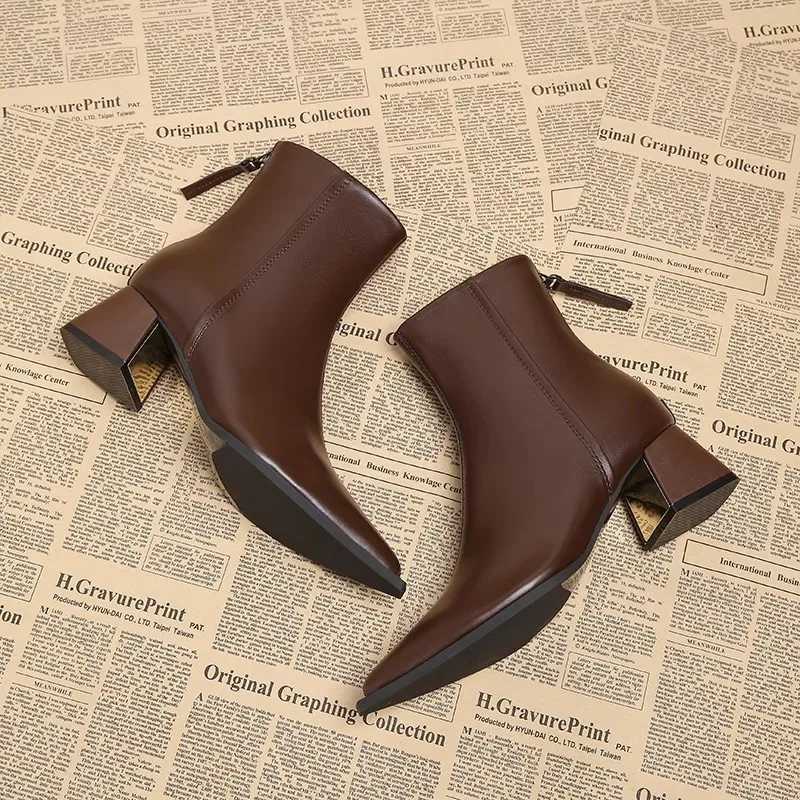Short boots for women in autumn and winter 2025 small fragrant style pointed high heels Korean black slim bootsXJ251020