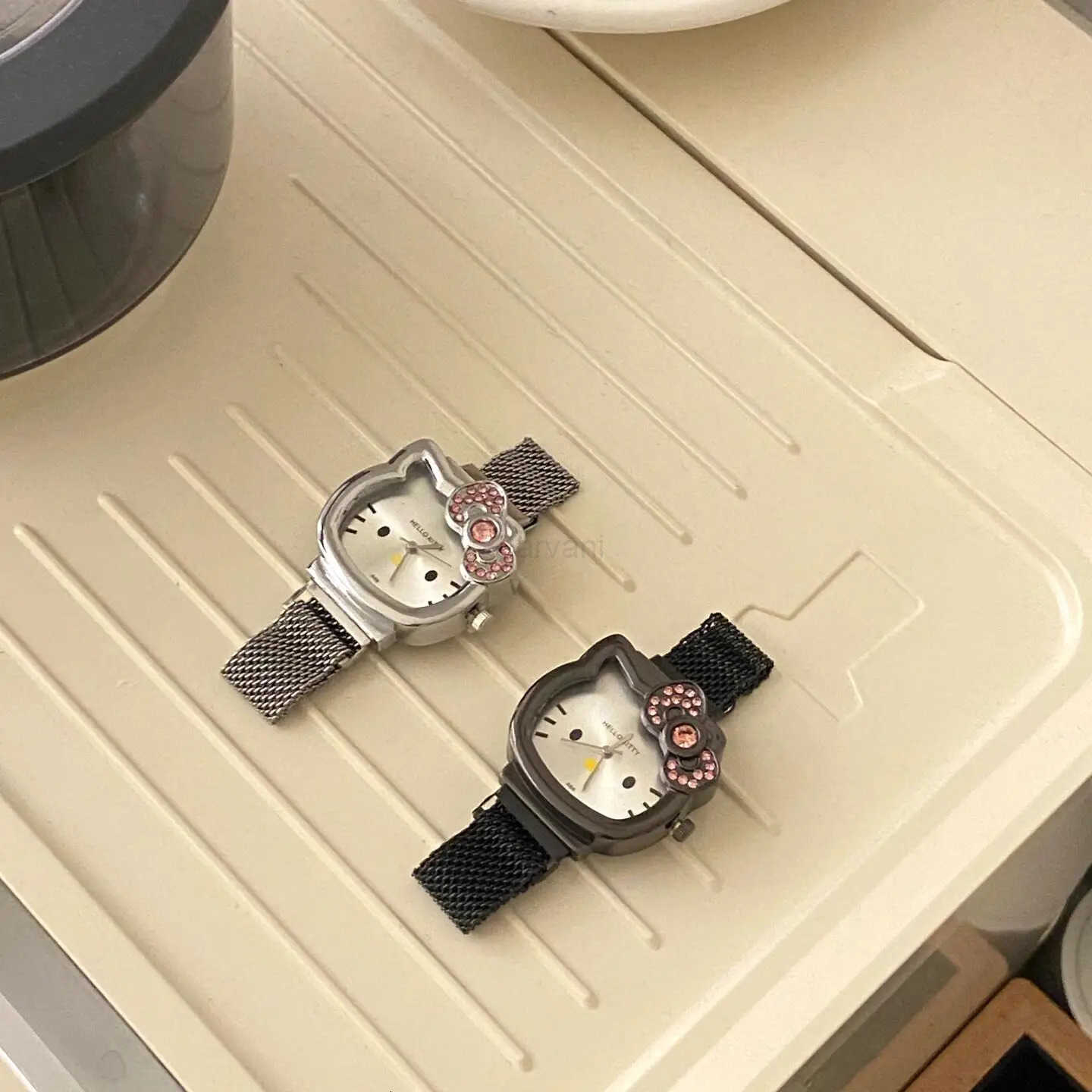 Sanrio Hello Kitty Diamond Watch with Magnetic Strap Kawaii Pink Gold Silver Metal Jewelry Cartoon Bow Design Girlfriend Birthday Gift L251020