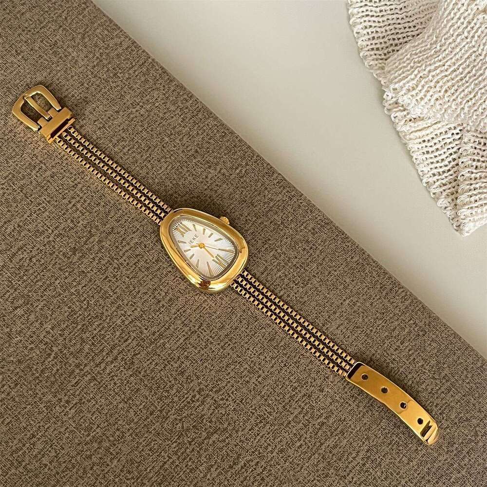 Designer New Snake Head Watch for Women Niche Design Design with Tassel Chain Ladies Quartz Watch Hot Sale