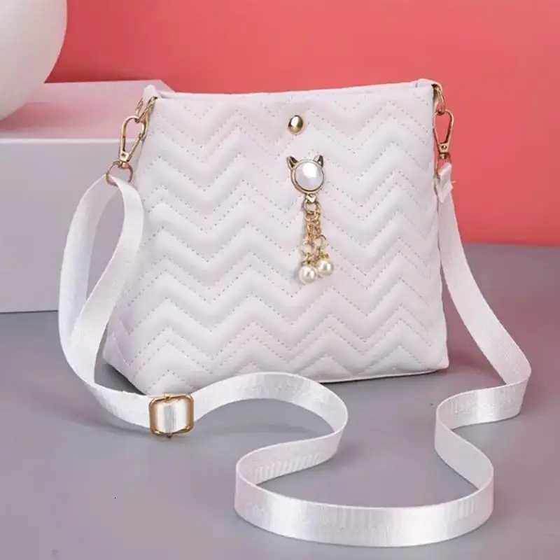 Classy Wavy Stripe Quilted Womens Shoulder Bag Crossbody Bag Versatile Bucket Bags Fashionable Gifts for LadiesT251020