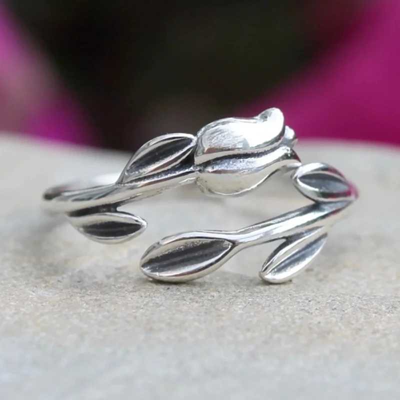 Huitan Fresh Style Tulip Shape Opening Rings for Women Anti Silver Color Vintage Female Flower Rings Daily Wear Romantic Jewelry J251020