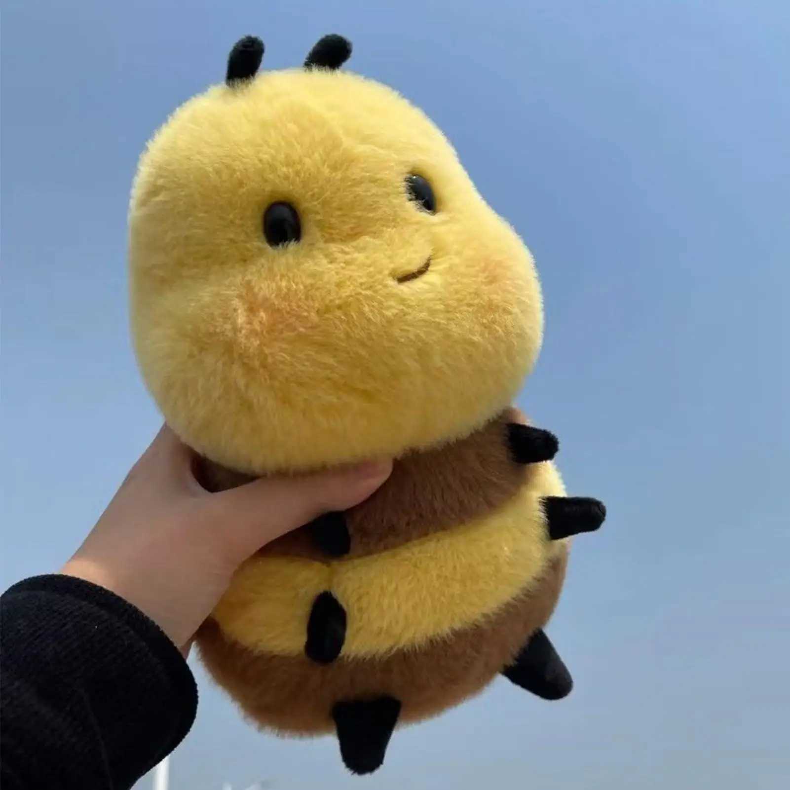 20CM 1PC Chubby Smiling Bee Plush Doll Realistic Collectible Figure Children Bedroom Nursery Sofa Car Baby Shower Birthday Gift J251020