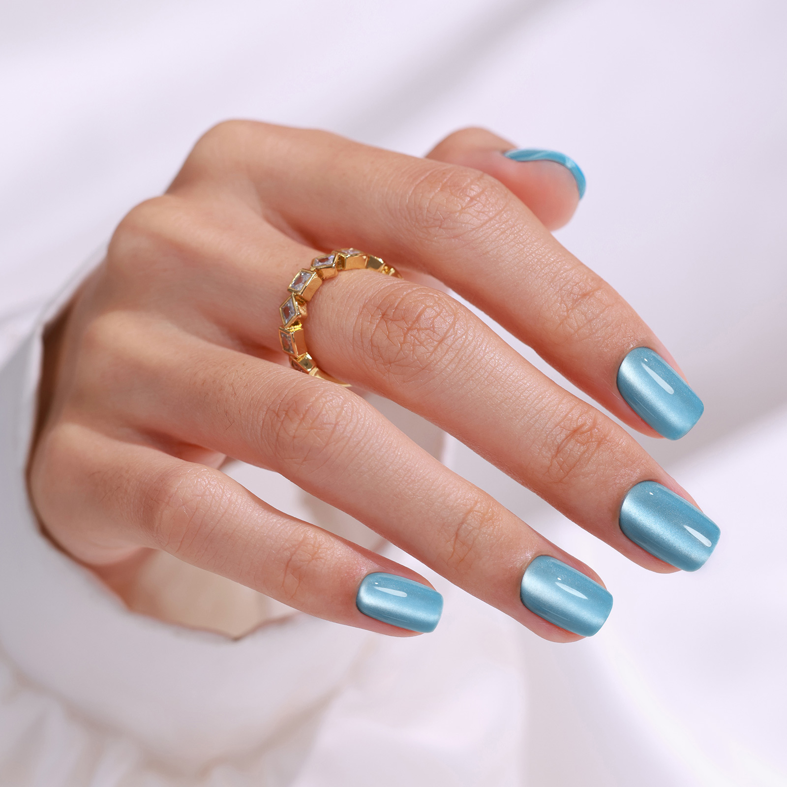 short baby blue presson nails soft gel cats eye square shape ideal as a gift for women the glossy gel nails come in 16 sizes a set of 32 reusable fake