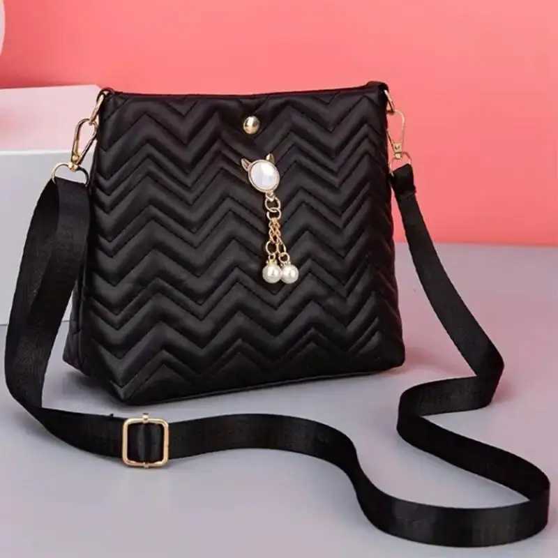 Classy Wavy Stripe Quilted Womens Shoulder Bag Crossbody Bag Versatile Bucket Bags Fashionable Gifts for LadiesT251020