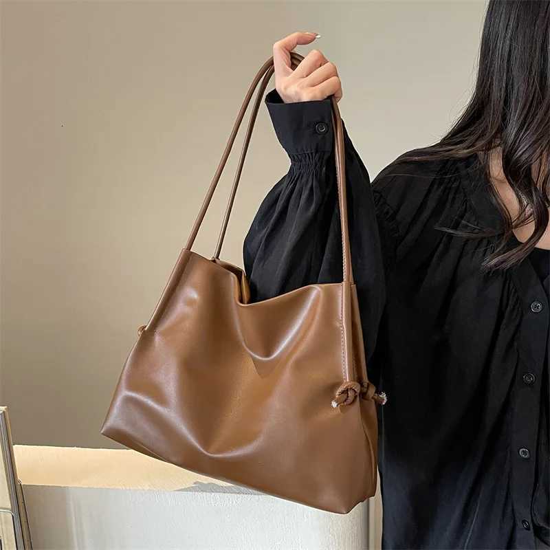 Popular Large Capacity Bag for Women New Fashionable Single Shoulder Underarm Bags Highend Sensory Communication Tote BagsT251020