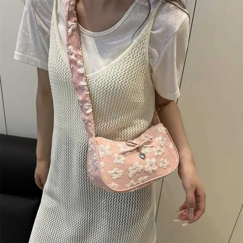 Bow Floral Pleated Crescent Bag Fashion Forward Womens Crossbody Bag Sweet Girls Shoulder Bag Highend Commuter PurseT251020