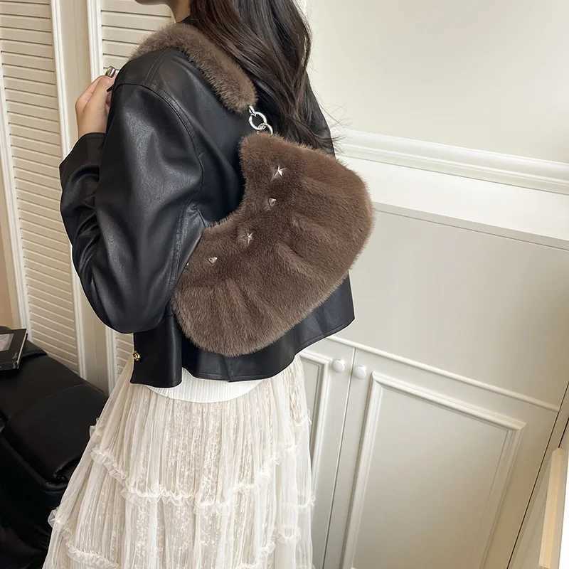 Cute Plush Winter New Fluffy Shoulder Bag with Strap Hobo Crossbody Bag for Women Casual and Versatile Handle Chain BagT251020