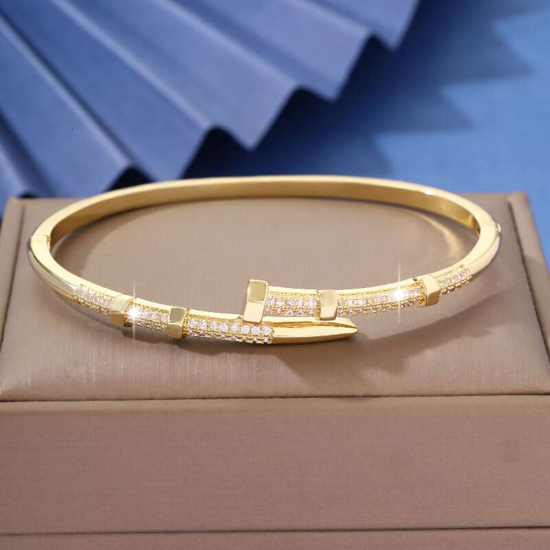 Bracelet Designer Luxury Bangle jewelry for Women men four-leaf clover nail Sparkling Zircon inlay Copper plated with 18K gold silver Fashion Unique F
