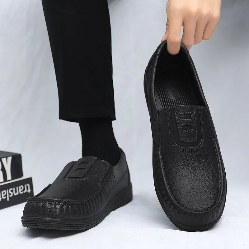 Fashion Breathable Leather Mens Casual Shoes Outdoor Lightweight Man Loafers Comfortable Men Dress Shoes Slip on Driving Shoes 251013