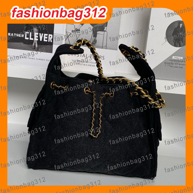 Luxury bags Versatile Designer Shoulder Bags with Large Capacity Handbag Collection Including Crossbody Bucket Styles versatile for daily use