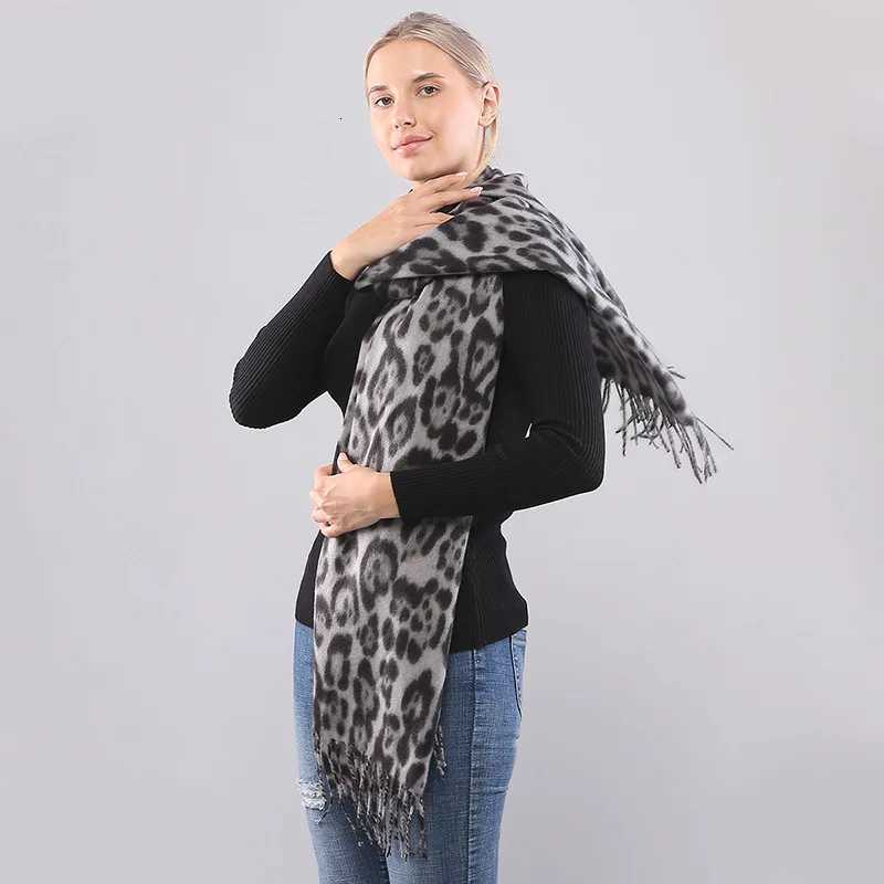 Designer Brand Leopard Cashmere Scarf Men Winter Scarves Warm Wool Thicked Blanket Female Shawls and WrapsL251020