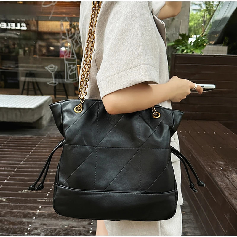 Retro Suede Frosted Womens Bag Chain Armpit Bag Versatile Drawstring Shoulder Bag Lady Highend Big Cloud Tote Bag 251015