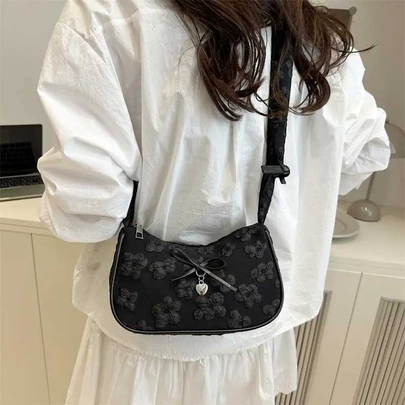 Bow Floral Pleated Crescent Bag Fashion Forward Womens Crossbody Bag Sweet Girls Shoulder Bag Highend Commuter PurseT251020