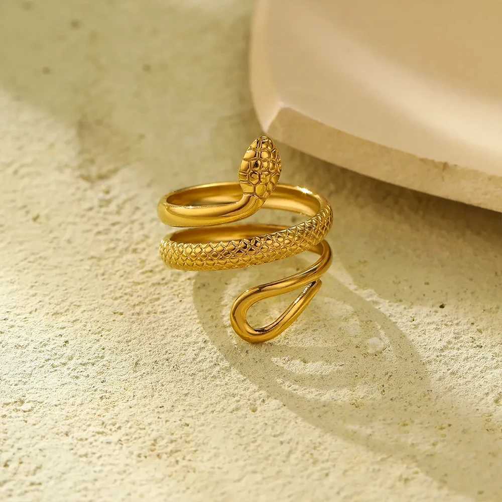 eManco Vintage Popular Hollowed Out Snake Adjustable Titanium Steel Ring Womens Classic Jewelry Holiday Gift J251020