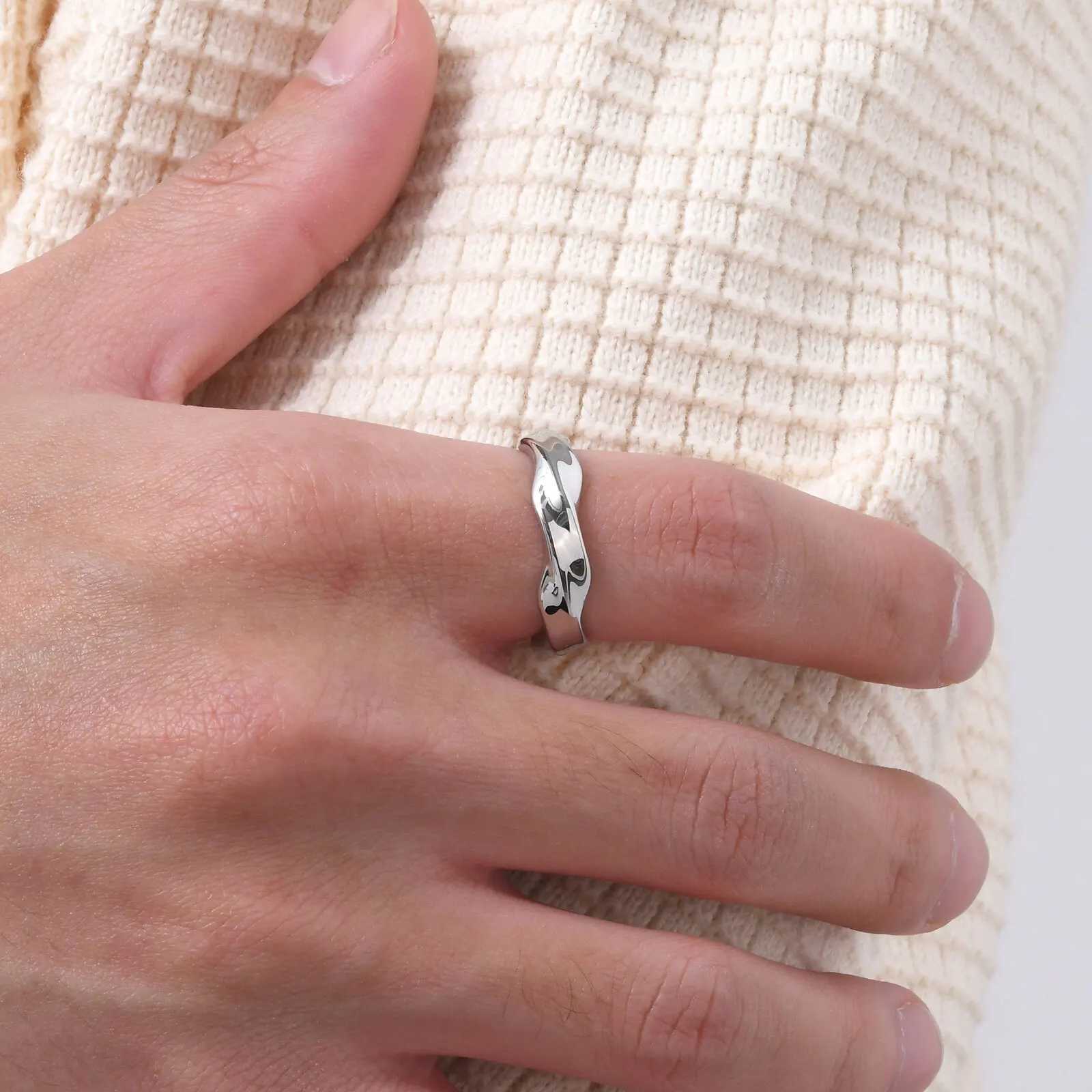 Simple Mobius Rings for Men BoysStainless Steel Simple Couples Finger RingPunk Vintage Jewelry Gifts J251020