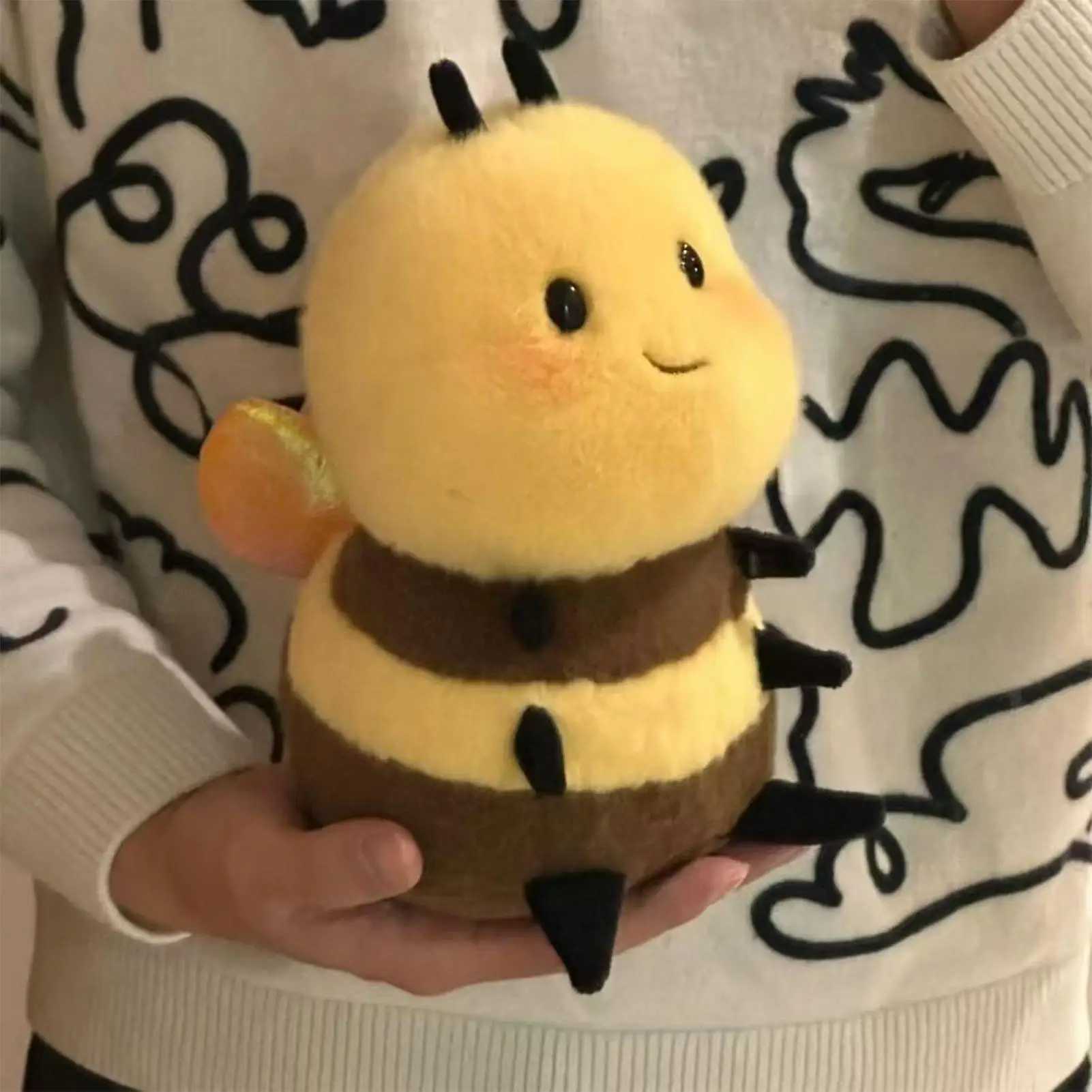 20CM 1PC Chubby Smiling Bee Plush Doll Realistic Collectible Figure Children Bedroom Nursery Sofa Car Baby Shower Birthday Gift J251020
