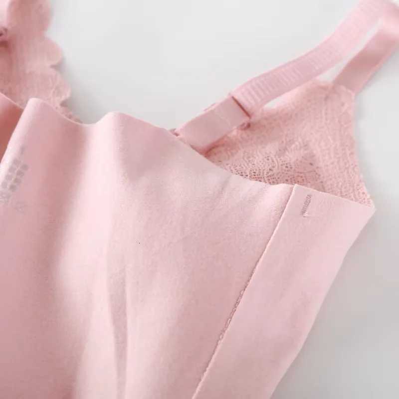 New Velvet Thermal Underwear Women Nonmarking Chest Pad Thermal Vest Women Brushed Heating Lace Flowers Vest SlingT251020