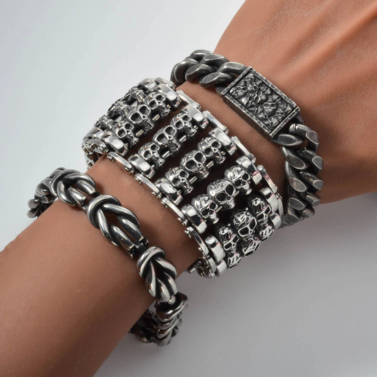 Trendy Stainless Steel Skull Bangles for Men Women Gothic Punk Bracelet Jewelry Fashion Accessories Jewelry Gift 251020