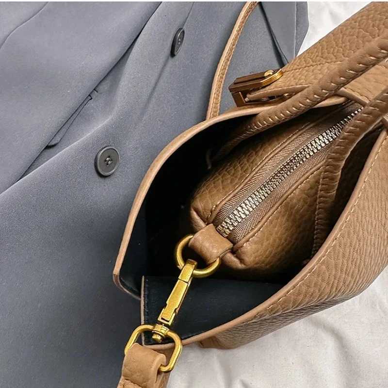 Shoulder Bag Unique Large Capaci Buet Bag Womens Commuter oulder Crossbody Bag Spring Summer New Sle Soft PU Leather HandbagT251020