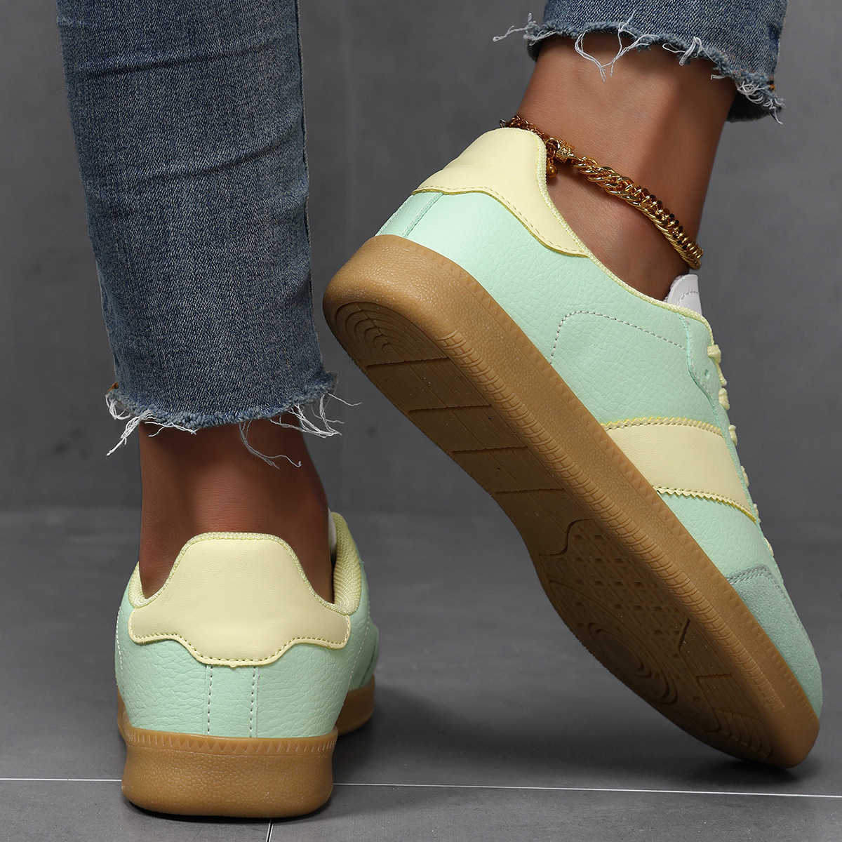 2025 Summer-Autumn Leather Dechen Shoes with Leopard Pattern, Casual Flat Soled Shoes for Leisure, Lightweight Travel Shoes, Sporty Women's Shoes