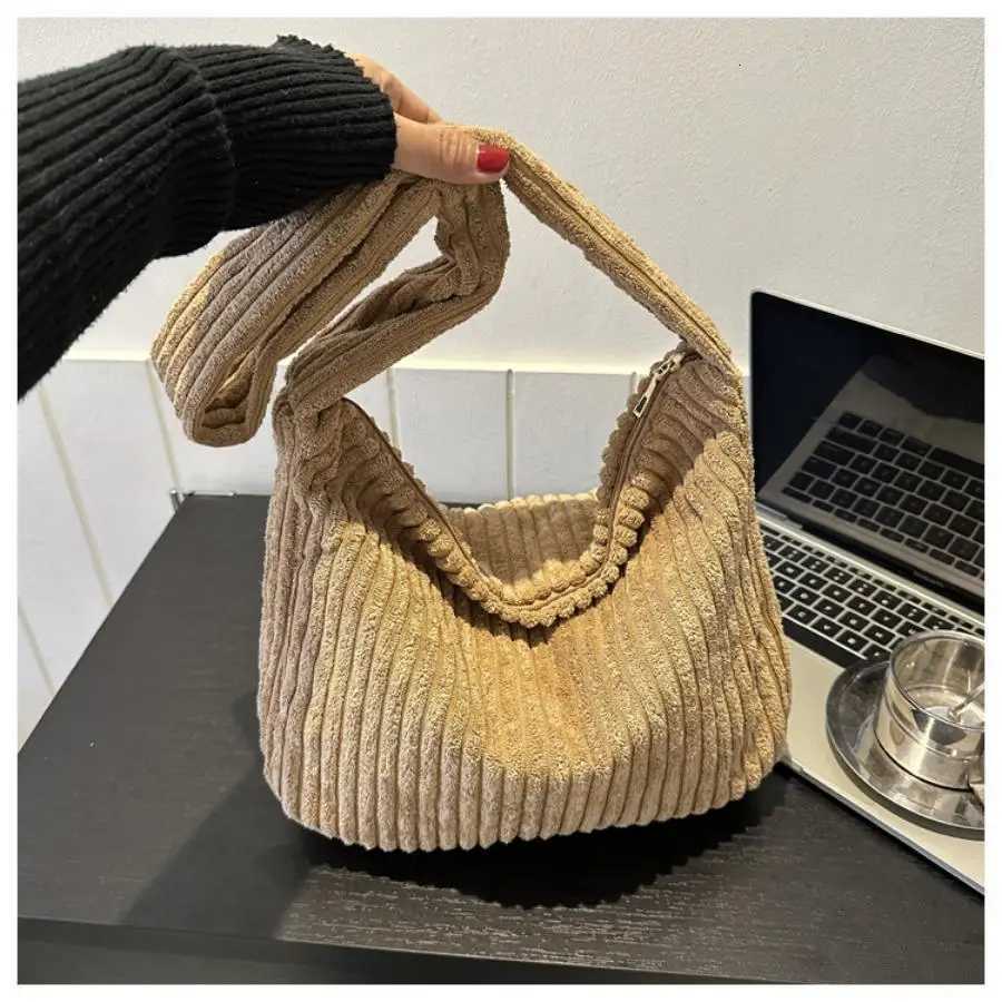Ladies shoulder bag corduroy large capacity artistic womens bag commuting and class crossbody bagT251020