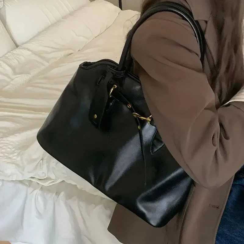 Womens Vintage Design Large Capacity Tote Shoulder Bag PU Leather Ladies Briefcase Daily Commute Handbags PurseT251020
