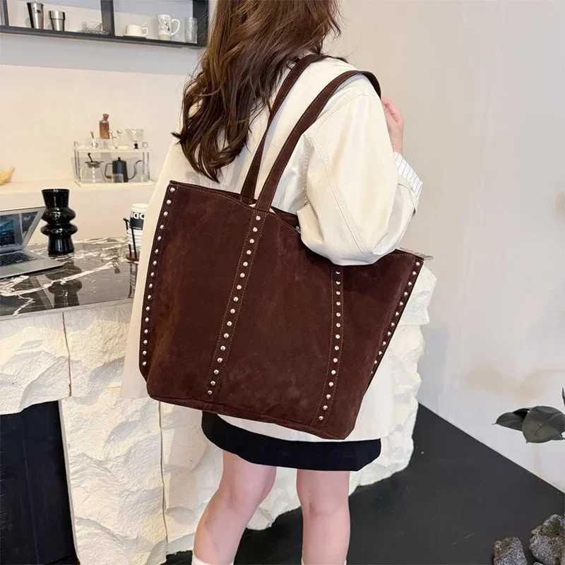 Suede Polka Dot Rivet Underarm Shoulder BagMetal Studded Sequine Tote BagWinter Large Capacity Solid Vintage Women HandbagT251020