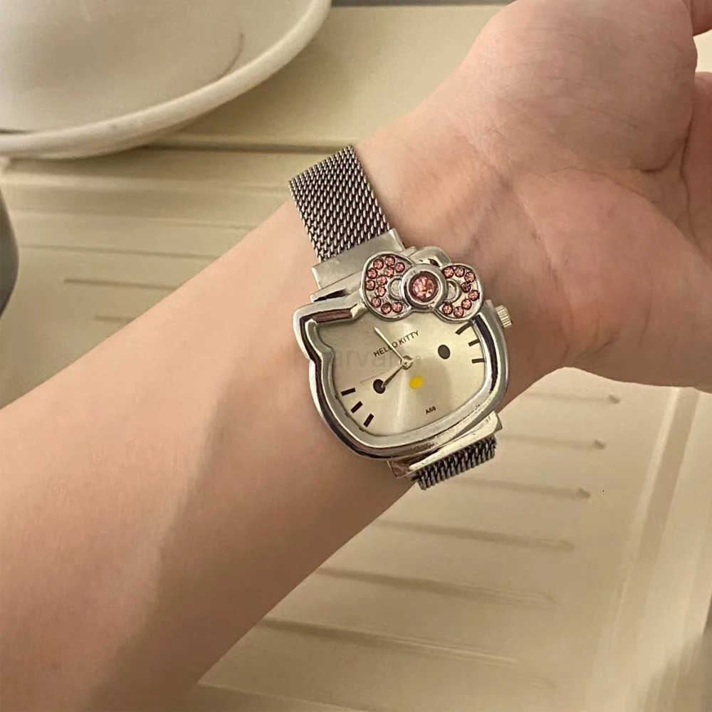 Sanrio Cute Sanrio HelloKitty Diamond Watch Fashion Kawaii Pink Woman Gold Sliver Metal Magnetic Couple Watche Girlfriend Birthday Gift L251020